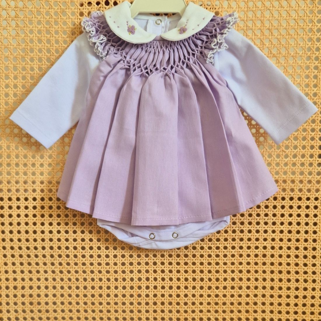 Saída de maternidade casinha de abelha lavanda ( Vestido + Body )   