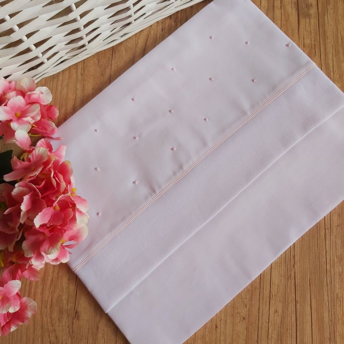 Cueiro lençol de xixi bordado poá rosa