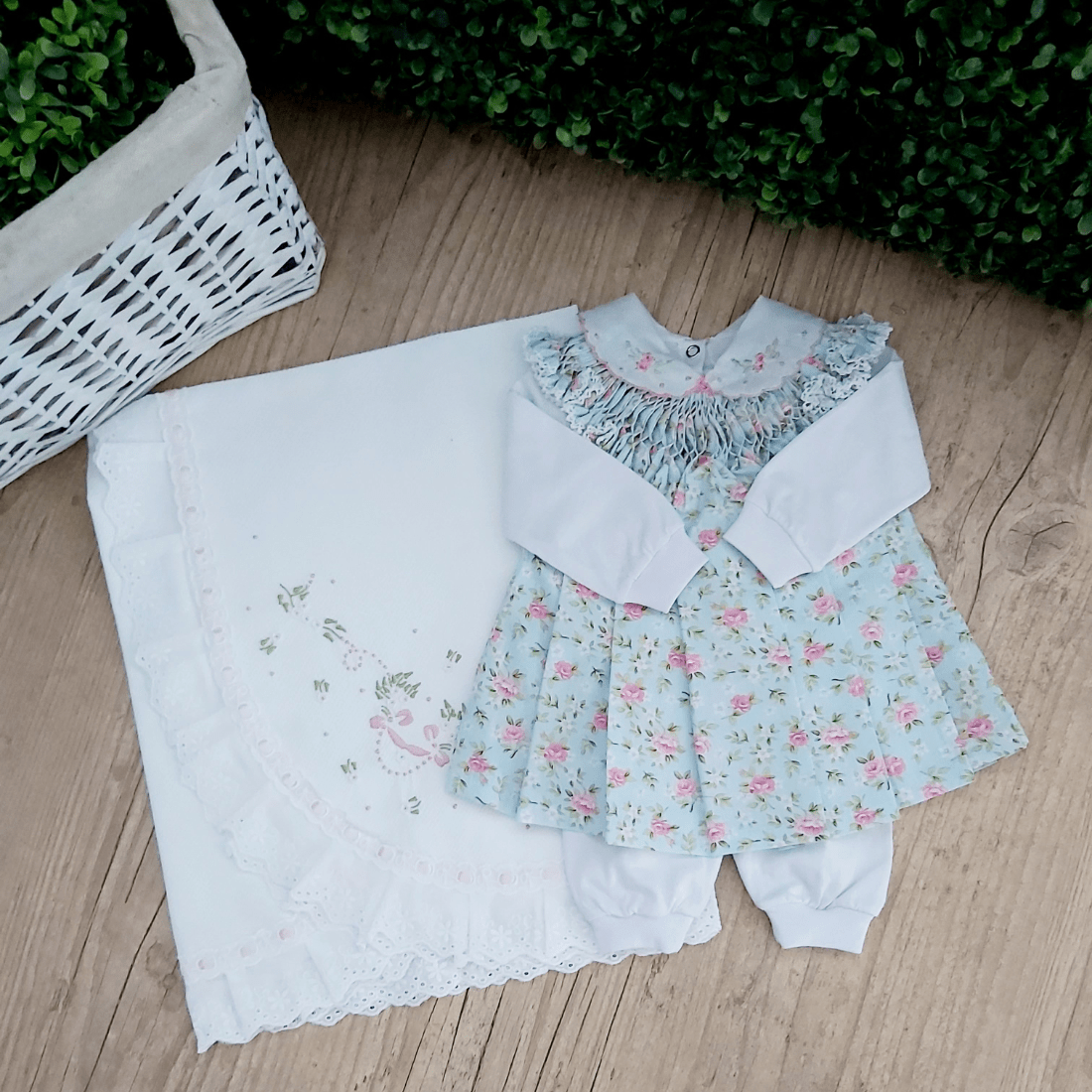 Saída de maternidade jardim primavera ( Vestido pagão + manta )   