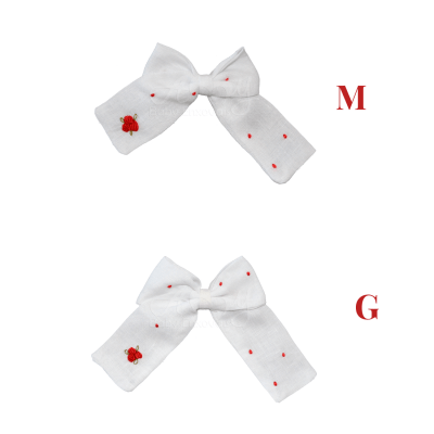 Laço bico de pato em linho branco bordado rococó vermelho - M e G 