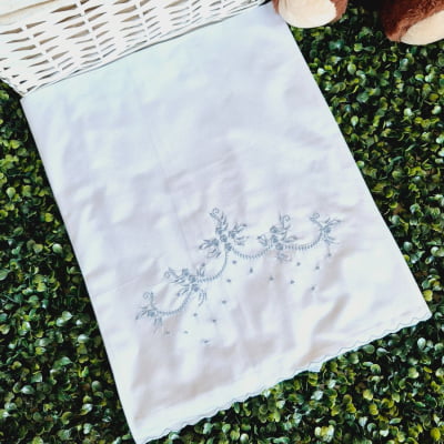 Cueiro lençol de xixi bordado manual azul 