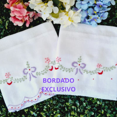 KIT LUXO FRALDA BORDADA Á MÃO FLORAL LAÇO LAVAMDA - 2 UNID.