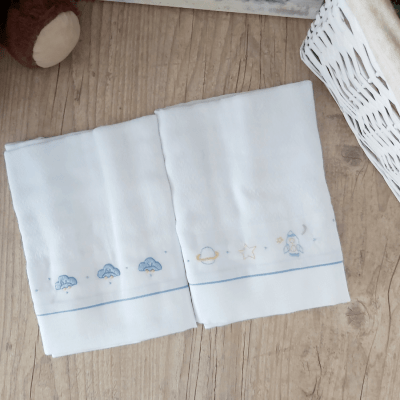 Kit presente bordado transportes  toalha banho + pano de boca  - 4 peças     