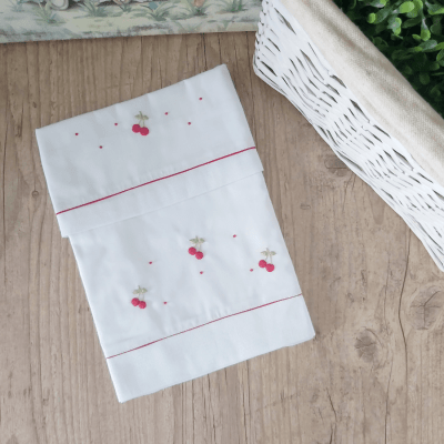 Jogo lençol carrinho bordado cerejinha - 2 peças  
