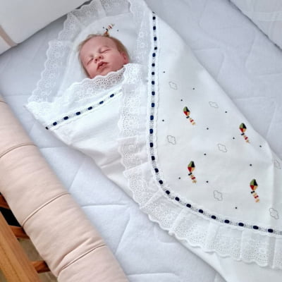 MANTA PIPA  BORDADA Á MÃO COM DETAlHES AZUL  MARINHO