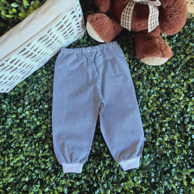 Pijama infantil bordado aplicado barquinho com calça xadrez marinho