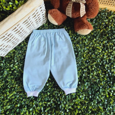 Pijama infantil bordado aplicado carrinho com calça azul 