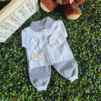 Pijama infantil bordado aplicado leãozinho com calça lista marinho 