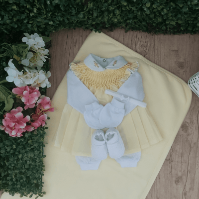 Saída de maternidade amarela  ( Vestido pagão + manta + faixa + pantufa e luvinha  )  + BRINDE 