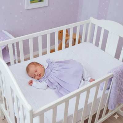 Saída de maternidade casinha de abelha lavanda gola matame floral