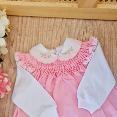 SAÍDA DE MATERNIDADE CASINHA DE ABELHA ROSA GOLA BORDADA ROSINHA ROSA 