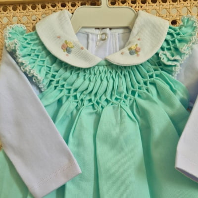 Saída de maternidade casinha de abelha verde ( Vestido + Body )  