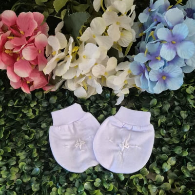 Sapatinho bebê malha pantufa e luvinha bordado á mão floral  branco