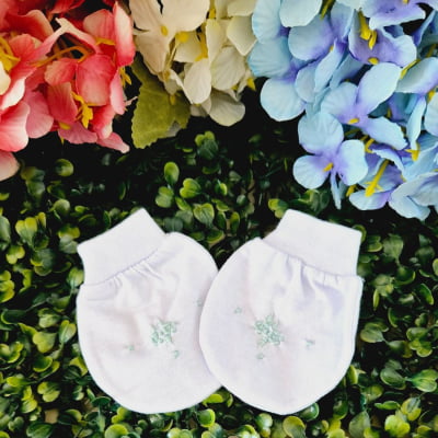 Sapatinho bebê malha pantufa e luvinha floral  verde bordada á mão