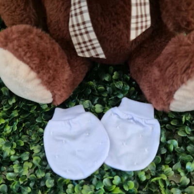 Sapatinho bebê malha pantufa e luvinha poá branco bordado á mão  