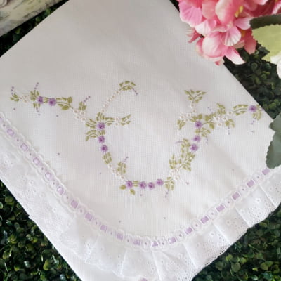 Manta bordada á mão floral lavanda