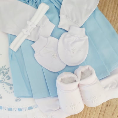Saída de maternidade azul mini rococó ( Vestido pagão + manta + faixa + pantufa e luvinha  )  